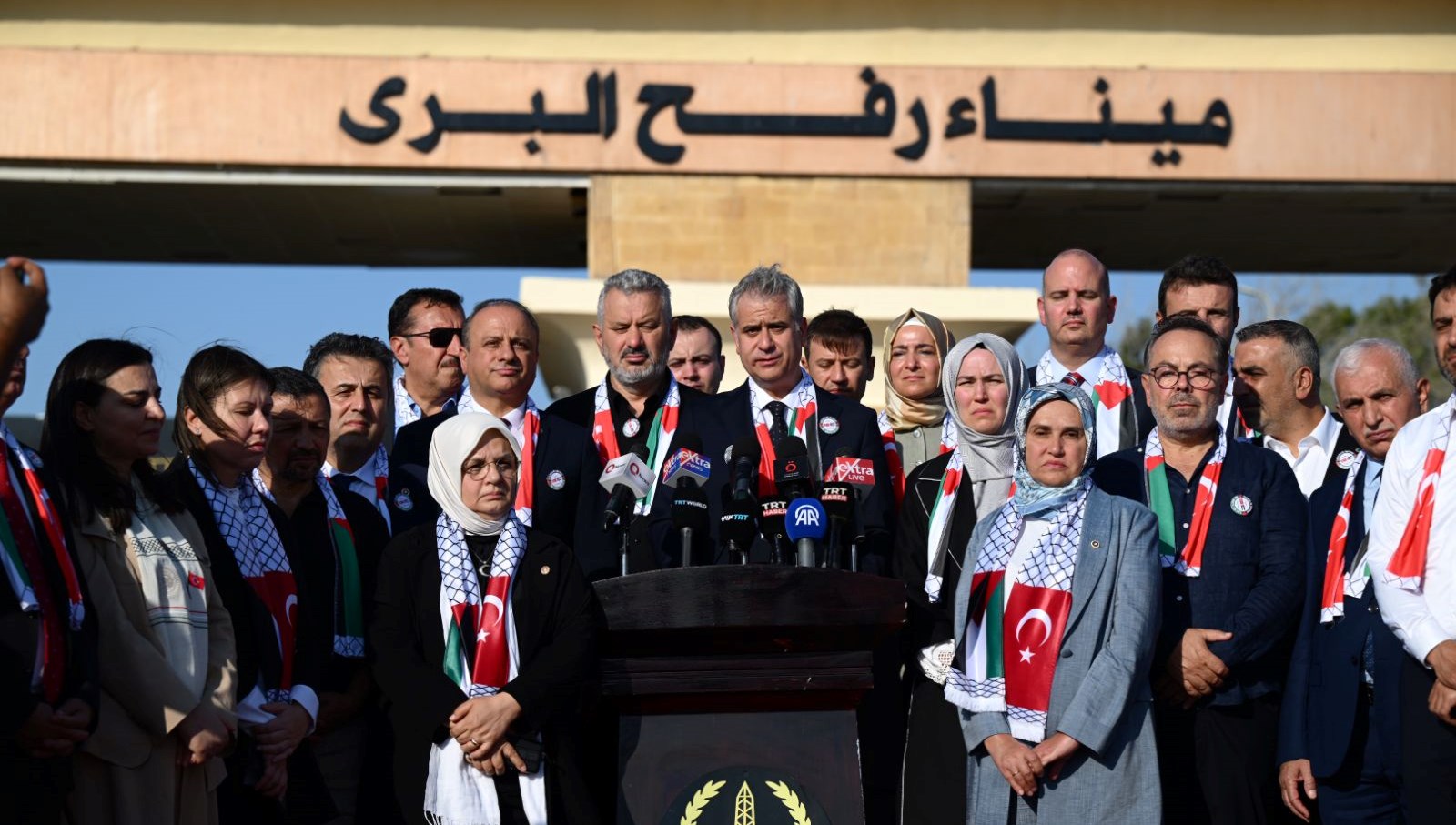 ak parti heyeti refah sinir kapisina gitti 5TkvHFEO