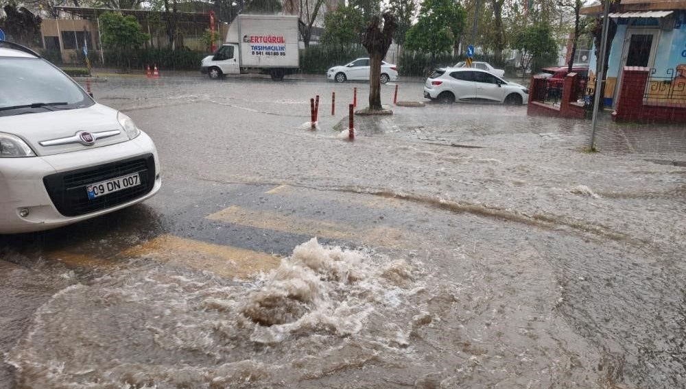 aydina kuvvetli yagis uyarisi mt8ZA3xH