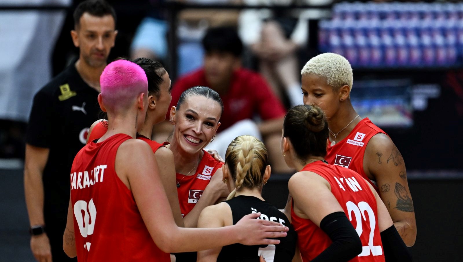 filenin sultanlarindan mac sonu duygusal anlar finalde tum turkiye bir olalim iTgZQQDh