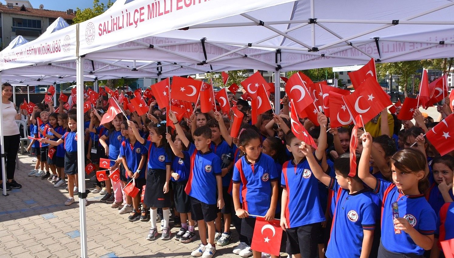 salihlide ilkogretim haftasi kutlandi AqVfNjrv