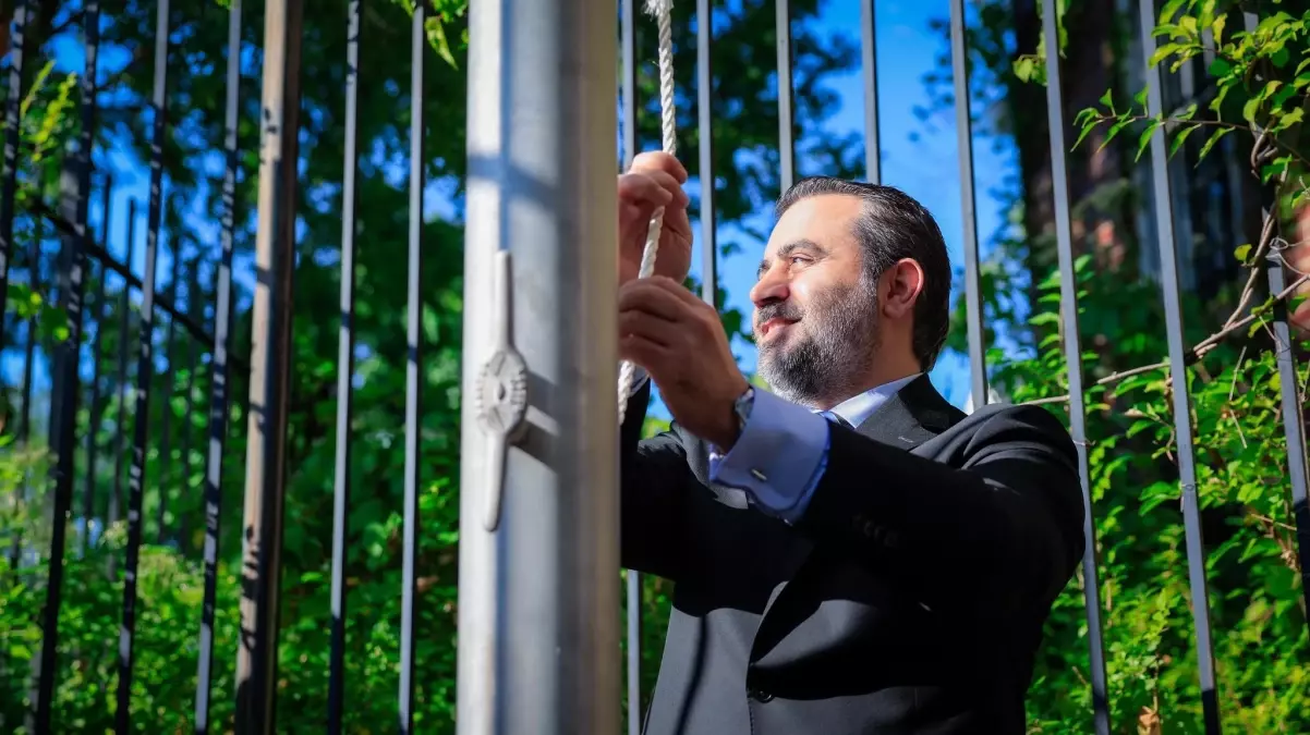 suriye bayragi washingtonda dalgalaniyor UXX9nRY6