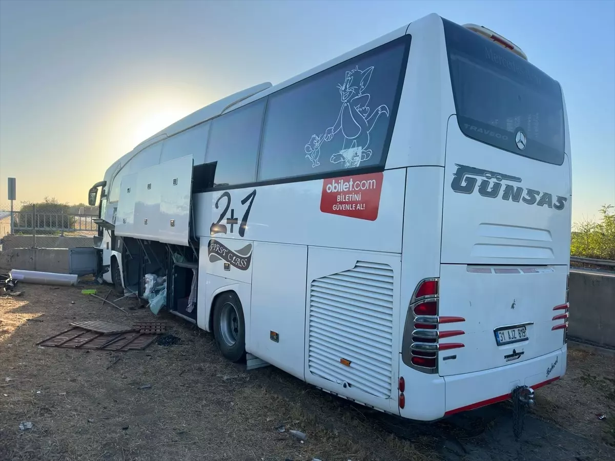 tarsusta otobus kazasi 4 yarali y4OtiF9D