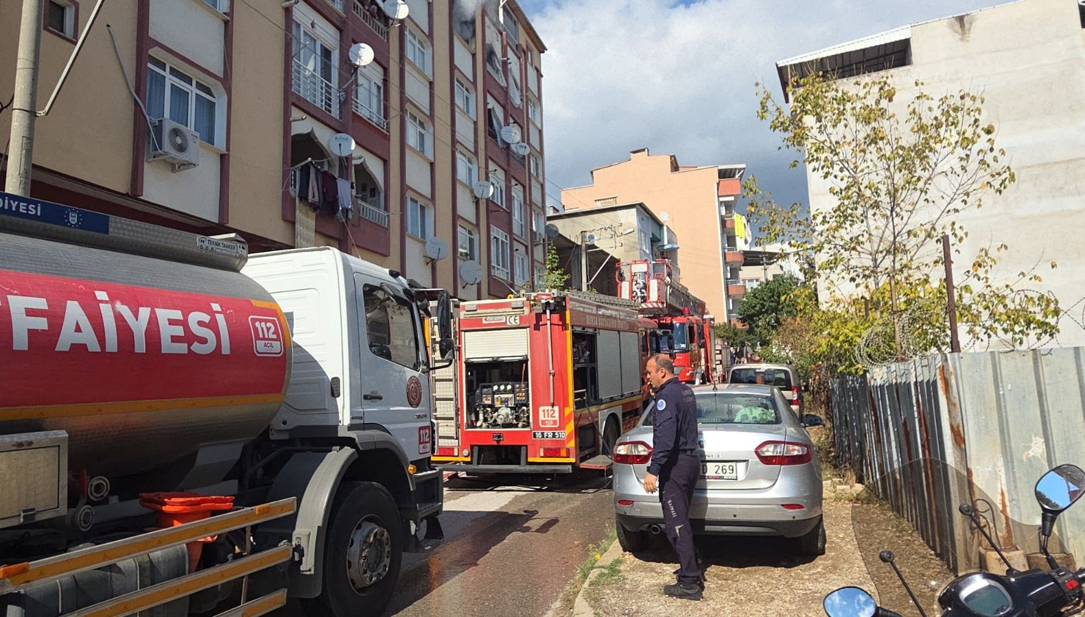 bursada bes katli apartmanda yangin HTVl2BP8