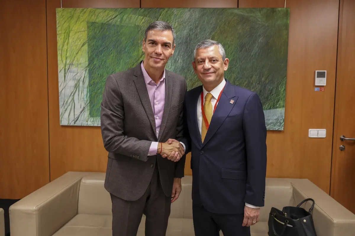 chp genel baskani ozgur ozel ispanya basbakani pedro sanchez ile gorustu PzIPHhmW