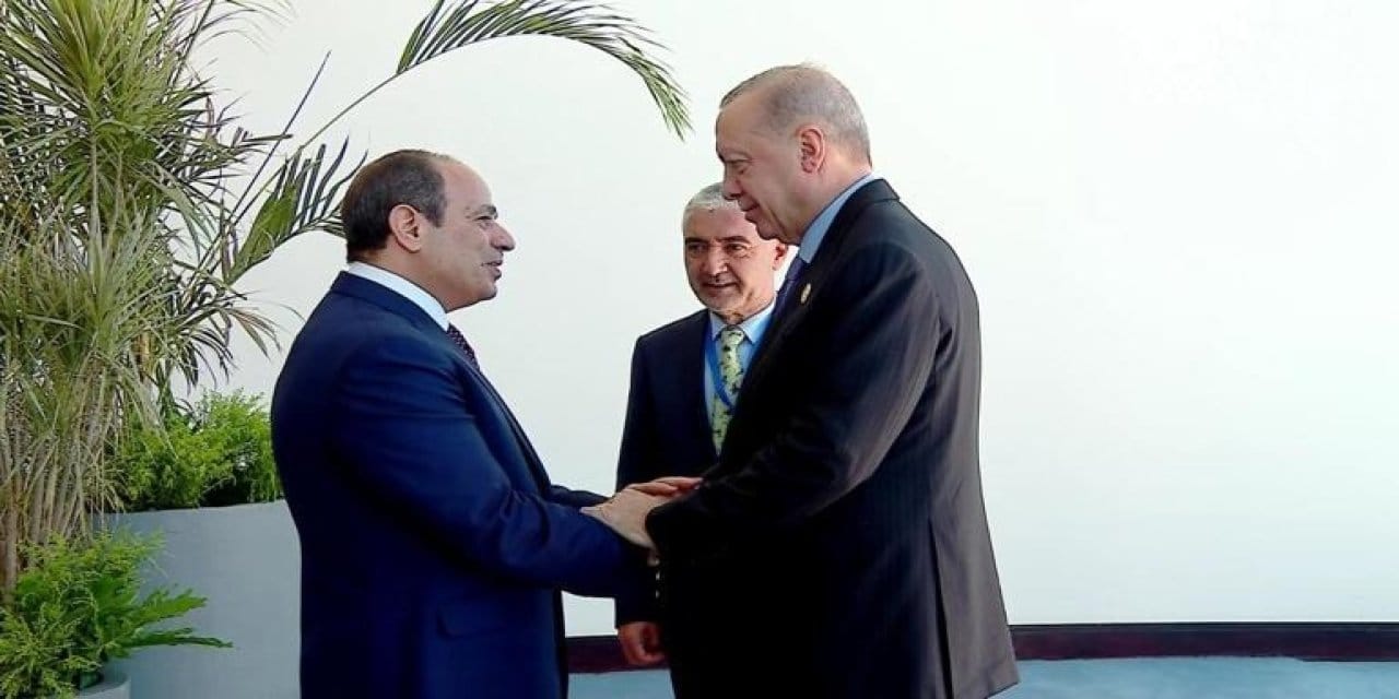 erdogan misirda sisi karsiladi vxIIL89S.jpg