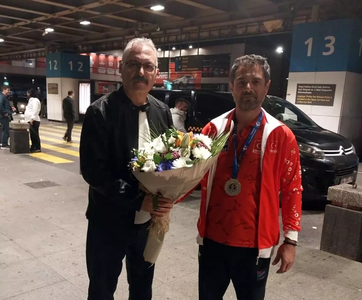 eskisehirli erkan balk ile milli takim dunya sampiyonu oldu 7jYtUnds.jpg