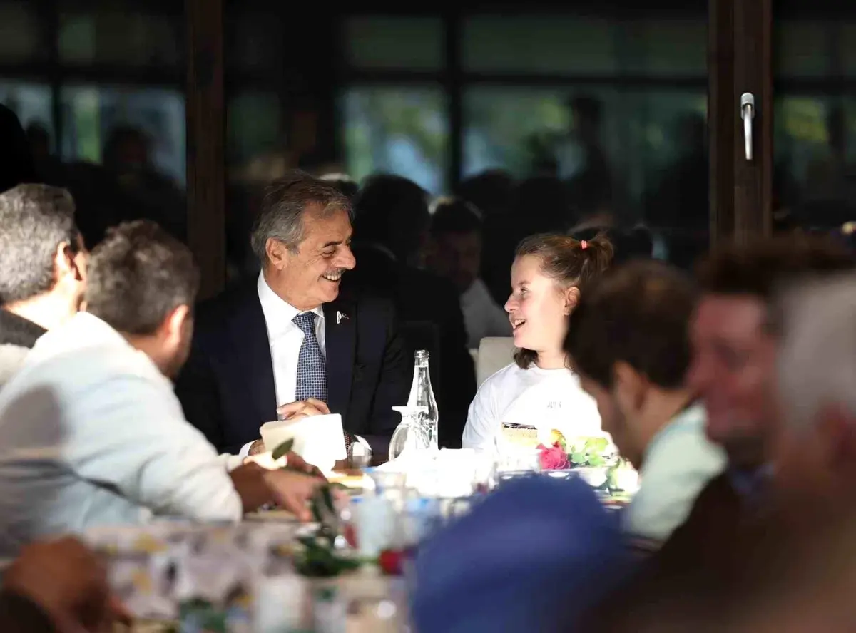 gorme engelliler gununde baskan alemdardan anlamli mesaj 8wV1p6Ve.jpg