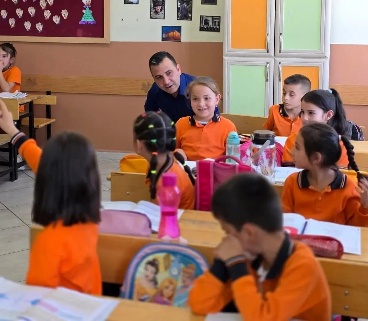 kaymakam algin koy okullarini ziyaret ediyor TZrBhXPE