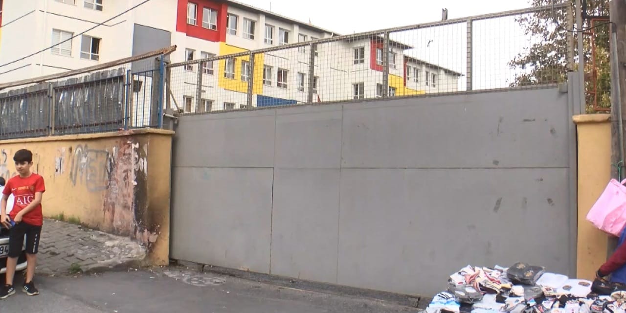 okul kapisi ogrencilerin ustune devrildi onlem is isten gectikten sonra alindi iNJHIqeA.jpg