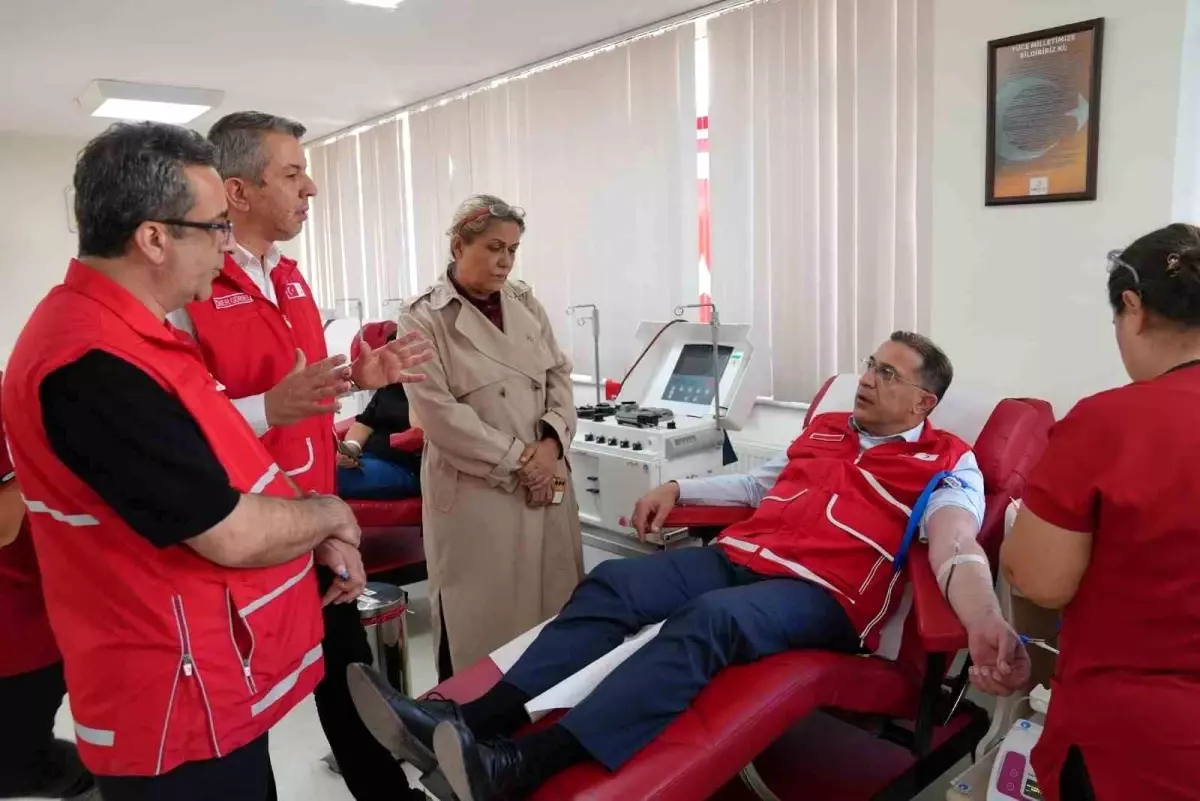 ak parti manisa kizilay haftasinda kan bagisi kampanyasi duzenledi zTP9xrtn.jpg