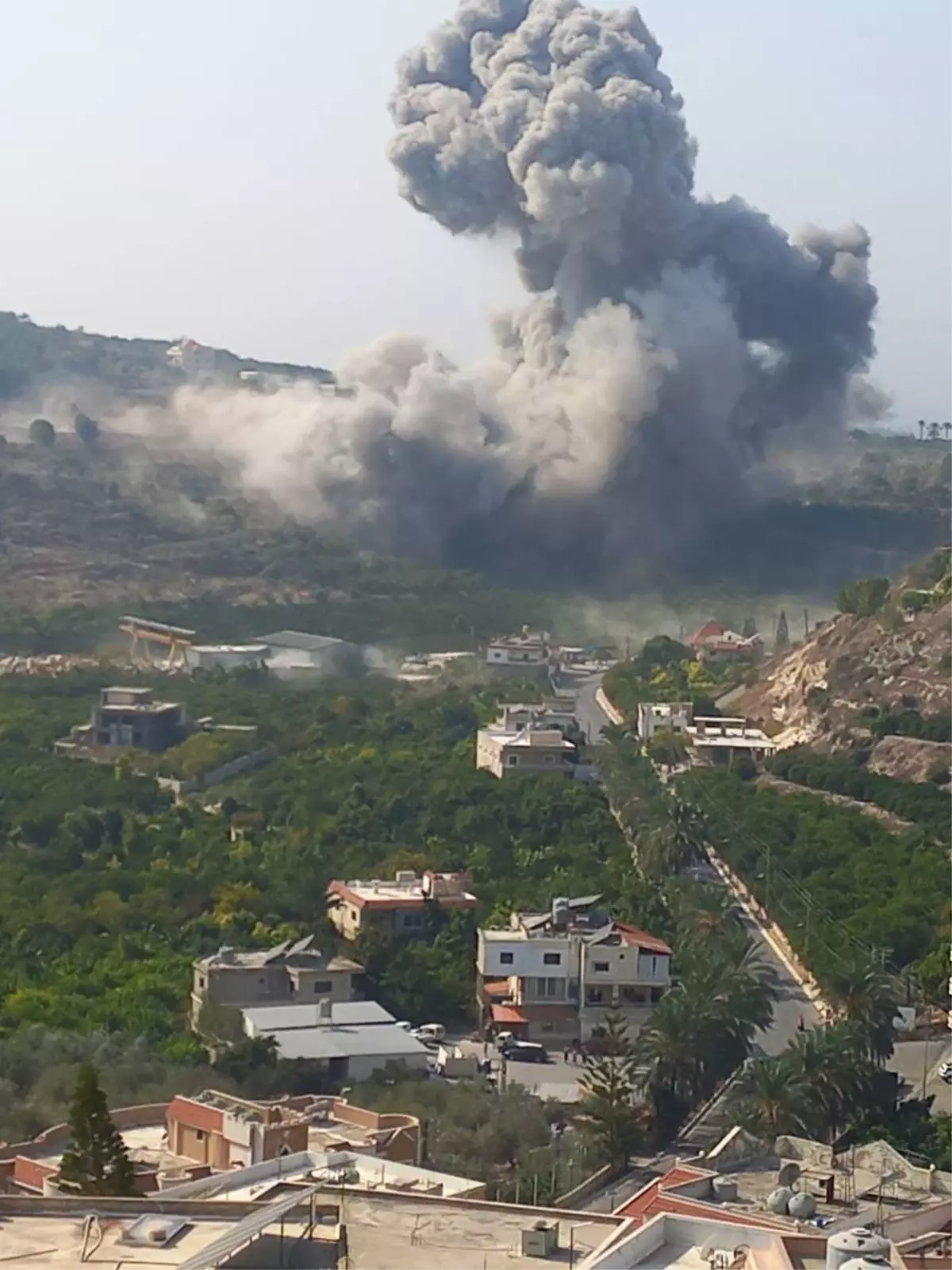 israil ordusundan lubnanin sur kentine hava saldirisi d5ZXXfkW.jpg