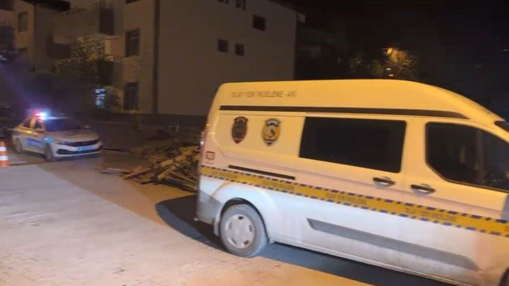 artvinde-merdivenden-dusen-sahis-hayatini-kaybetti-ELG4J8BW