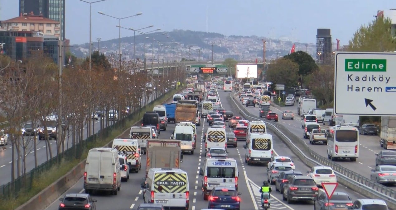 istanbulda-trafik-kilit-yogunluk-yuzde-80i-buldu-16O3D3p1
